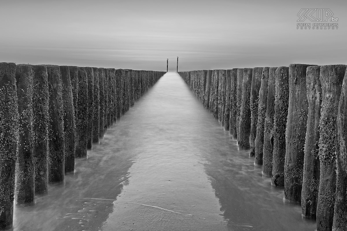 Vlaamse en Zeeuwse kust - Breskens Een dagje fotograferen aan de Vlaamse en Zeeuwse kust in Breskens, Cadzand, Knokke en Blankenberge.<br />
<br />
De stormpalen op het strand van Breskens aan de monding van de rivier de Schelde.<br />
 Stefan Cruysberghs